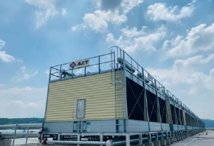 Когда выбрать открытые или замкнутые охлаждающие башни с поперечным потоком