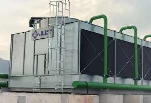 Открыть против Производительность охлаждающей башни с закрытым перекрестным потоком